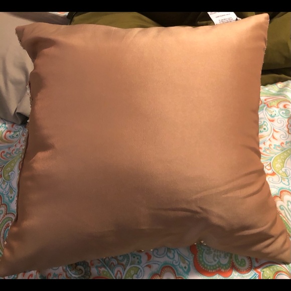 Gold sparkling accent pillow - Picture 2 of 3